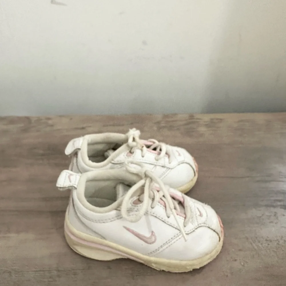 Nike Toddler sz 4 Baby Casual Sneakers Leather White Pink Shoes Non Marking Girl